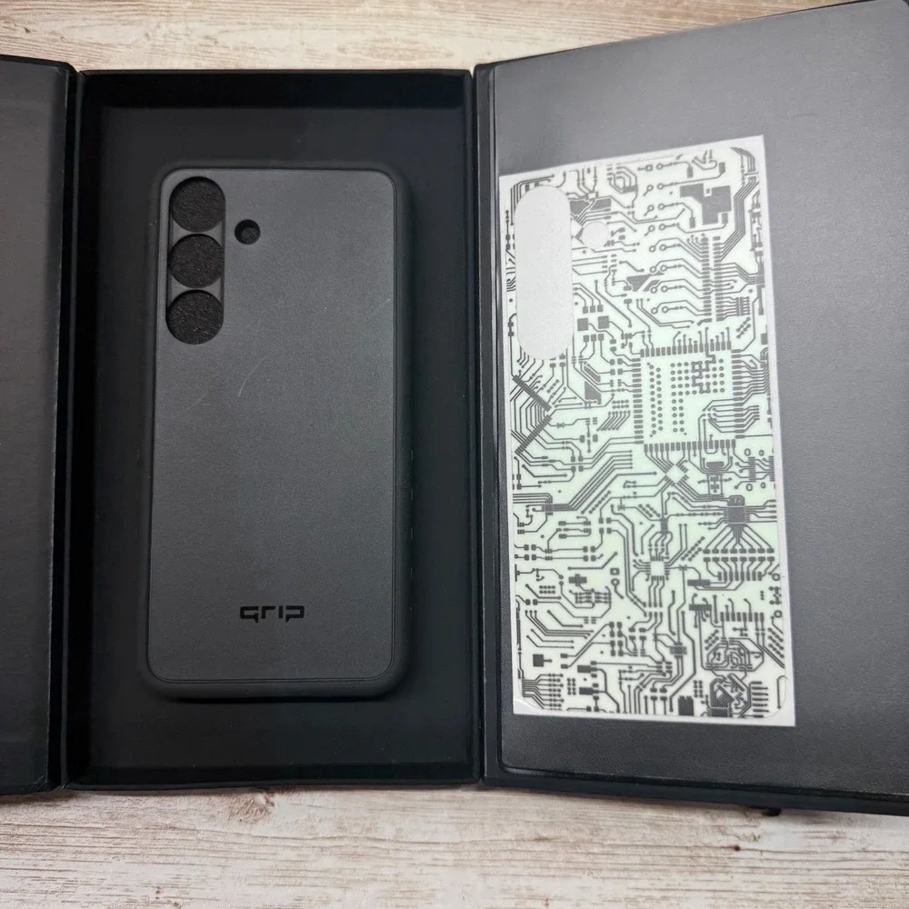 dbrand Grip Case Samsung Galaxy S25  MagSafe Black Glow Circuit‎ Skin